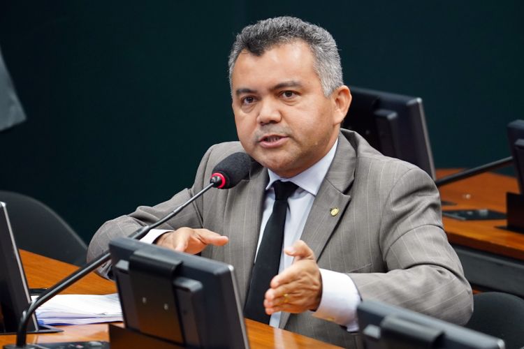 Reunião Ordinária para discussão e votação do parecer do relator, dep. Samuel Moreira (PSDB/SP). Dep. Cleber Verde (PRB - MA)
