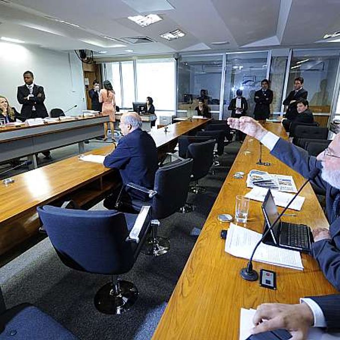 FOTOS DO DIA - Deputado Ivan Valente em reunião da comissão mista sobre a MP 653
