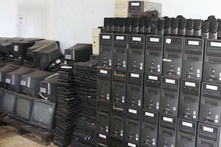Meio Ambiente - lixo e reciclagem - lixo eletrônico computadores descarte materiais