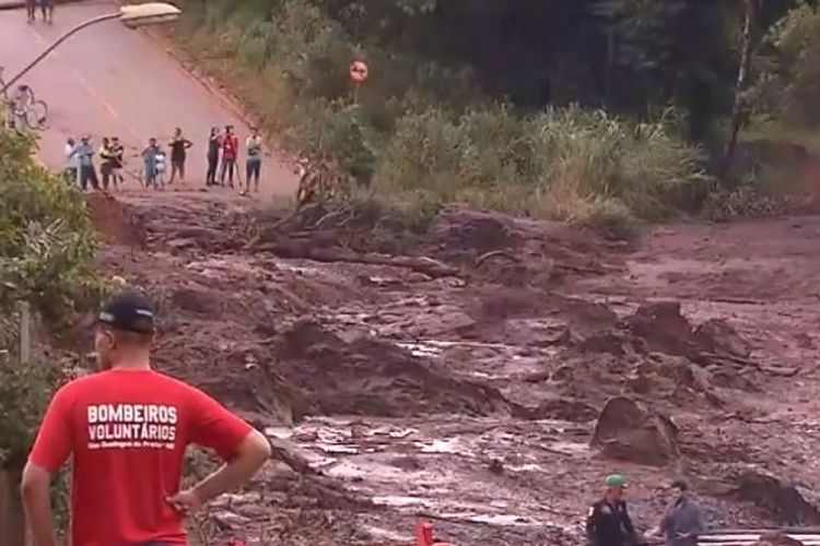 Cidades - catástrofes - Brumadinho barragem mineradora Vale rompimento acidentes desastres bombeiros voluntários