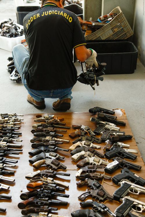 Segurança - armas - apreensão revólveres