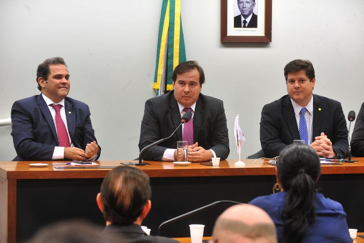 Atual presidente dep. Rodrigo Maia (DEM - RJ), lança candidatura à presidência da casa