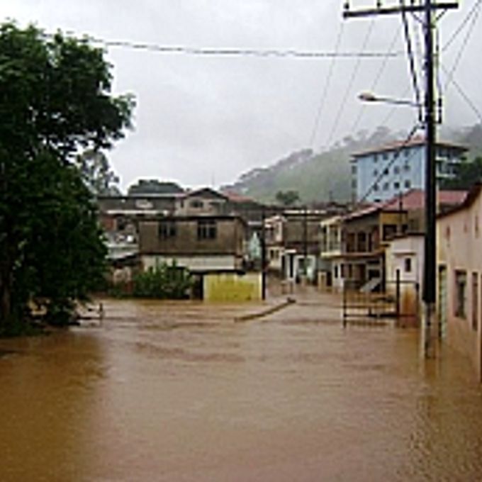 Enchente na cidade mineira de Cipotânea
