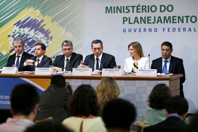 Os ministros do Planejamento, Esteves Colgano, e da Fazenda, Eduardo Guardia durante apresentação do orçamento da União para 2019.