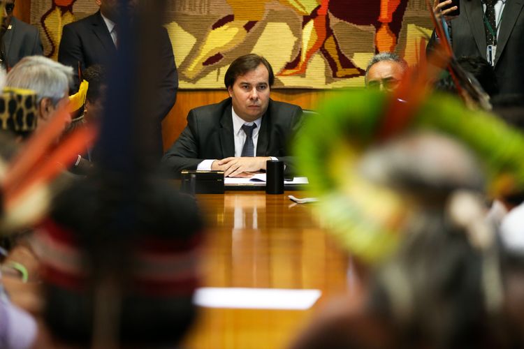 Presidente Rodrigo Maia recebe lideranças indígenas