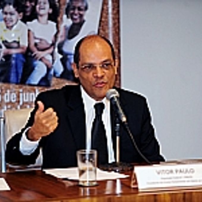 Dep. Vitor Paulo (presidente da Frente Parlamentar em Defesa do Idoso)
