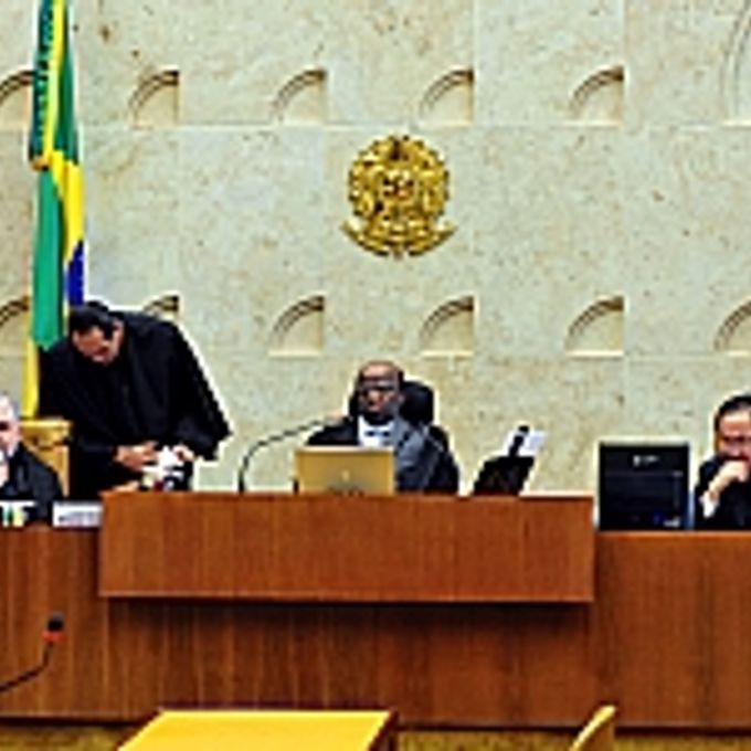 Reunião no Supremo Tribunal Federal (STF) sobre o Mandado de Segurança (MS 32033), impetrado pelo senador Rodrigo Rollemberg (PSB-DF), sobre o projeto de lei que cria restrições para a criação de novos partidos políticos