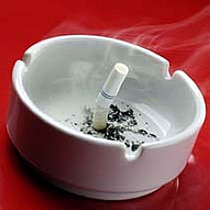 Saúde - Cigarro e bebidas - Tabaco - Cigarro - Tabagismo - Fumante - Fumo - Cinzeiro