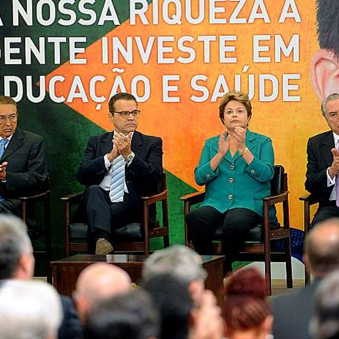 Ministro de minas energia Edison Lobão, presidente Henrique Eduardo Alves, presidente Dilma Rousseff e vice-presidente Michel Temer