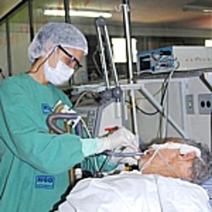 Saúde - Médicos - Paciente na UTI