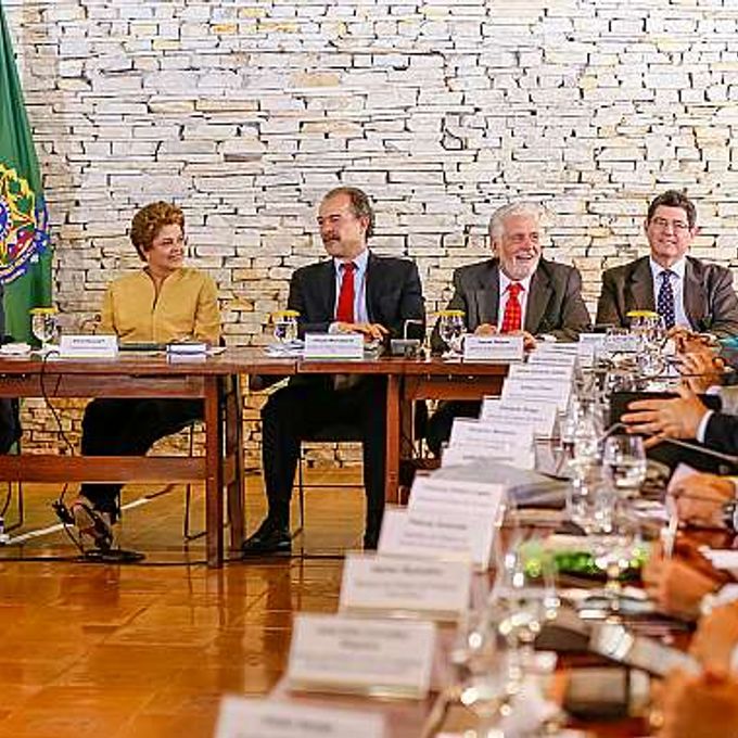 Autoridades - Dilma em reunião com ministros em 27/01/15