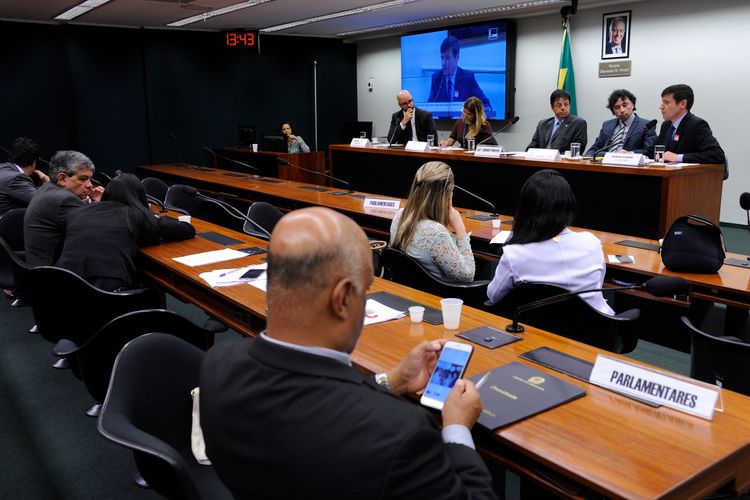 Audiência pública para esclarecimentos sobre o preço de comercialização de medicamentos em farmácias brasileiras