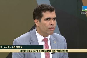 Capa - Ricardo Ayres apoia benefícios para a indústria de reciclagem