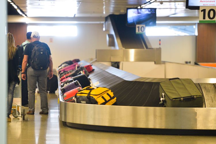 Transporte - aviação - esteira de bagagens malas aeroportos desembarques