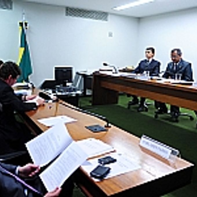 Secretário, dep. Jorge Silva (presidente) e dep. Givaldo Carimbão (relator)