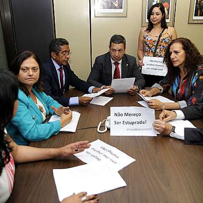 Líderes partidários e representantes de sociedade civil apresentam representação contra o dep. Jair Bolsonaro (PP-RJ)
