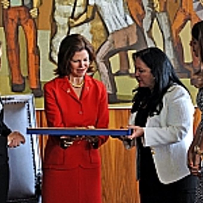 Maria do Rosário(Ministra da SDHPR), Silvia Sommerlath (Rainha da Suécia), Primeira Vice-Presidente Rose de Freitas e dep. Manoela Dávila (presidente da CHDM)