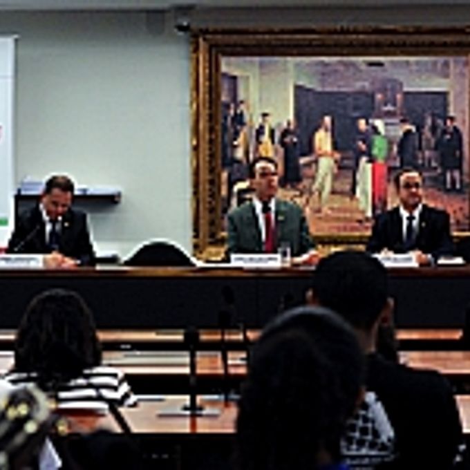 Audiência pública para discutir o PL 5369/09, do dep. Vieira da Cunha (PDT-RS), que institui o programa de combate ao 