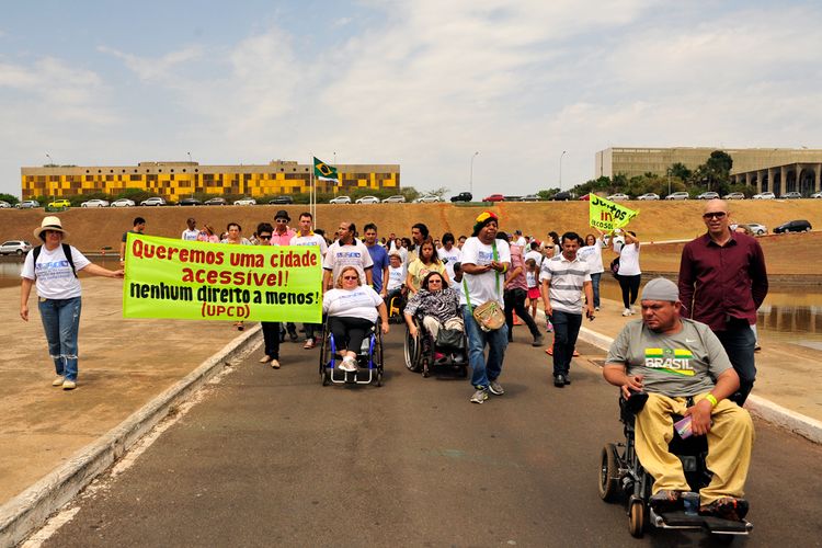 Direitos Humanos - deficiente - acessibilidade cadeirantes urbanismo deficiências protestos manifestação