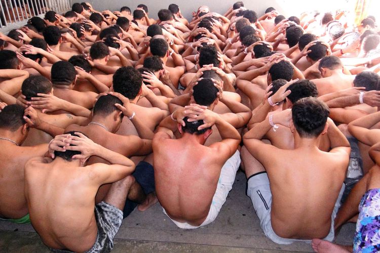 Segurança - presídio - penitenciárias detentos presos escolta sistema penal cadeias rebelião