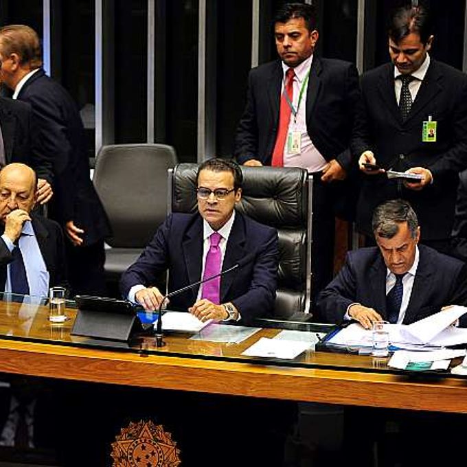 Ordem do dia. Ao centro, presidente da Câmara, Henrique Eduardo Alves (PMDB-RN) conduz a sessão