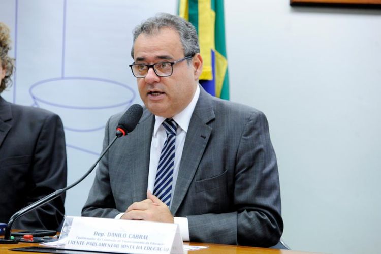 Palestra - Desafios para o Financiamento da Educação no Brasil. Dep. Danilo Cabral (PSB-PE)