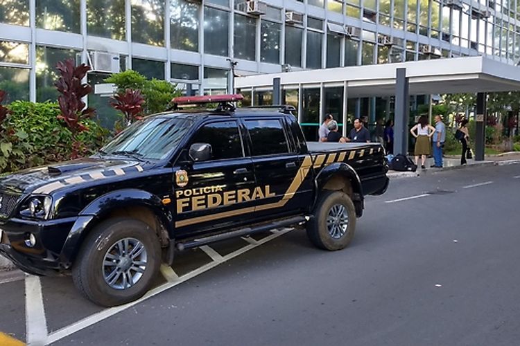Operação Carne Fraca, Carro da Polícia Federal em frente ao Ministério da Agricultura