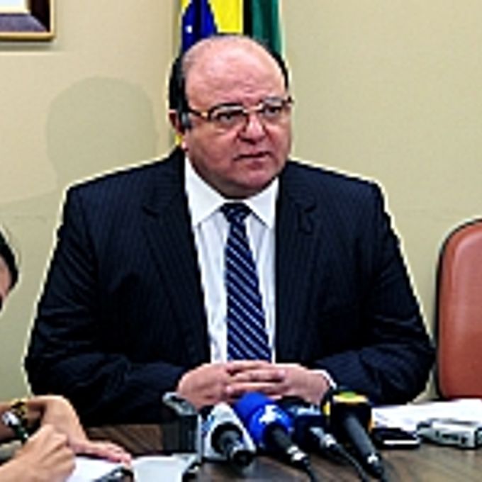 Dep. Cândido Vaccarezza (líder do governo)