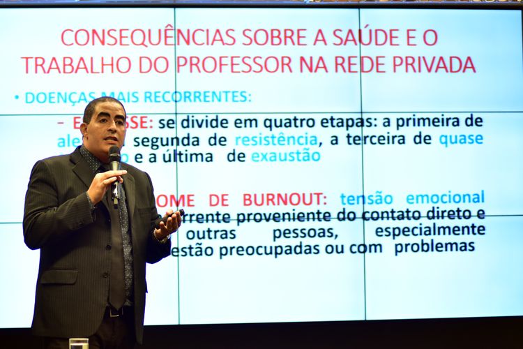 Audiência Pública. Representante da CONTEE, Rodrigo Pereira de Paula