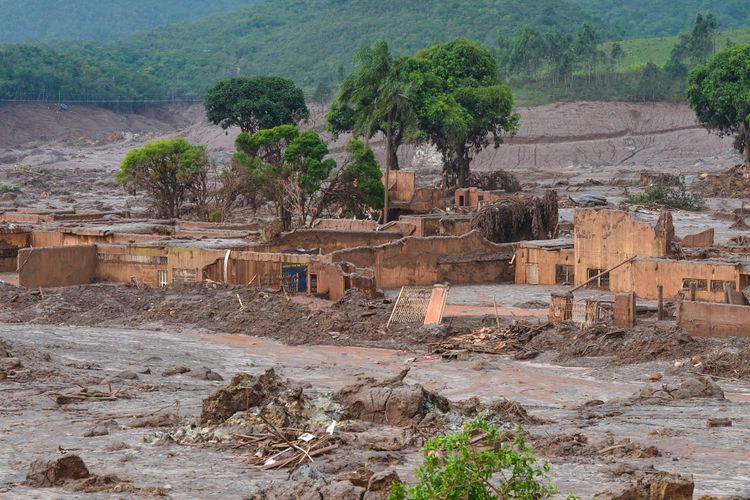 Meio Ambiente - geral - lama tóxica barragem Samarco Mariana acidente tragédia ambiental mineração contaminação