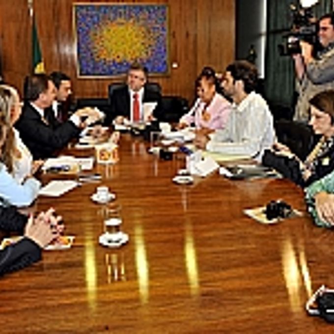Presidente Marco Maia recebe o deputado Ricardo Izar e integrantes da Frente Parlamentar em Defesa dos Animais