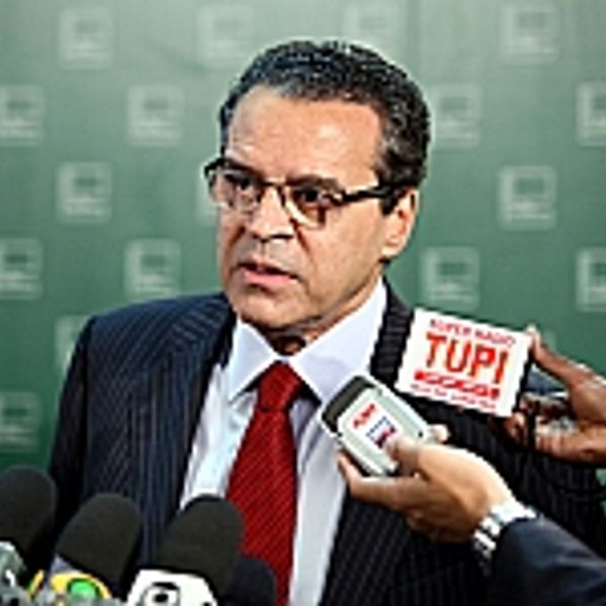 Presidente da Câmara, dep. Henrique Eduardo Alves (PMDB-RN) fala sobre a decisão do Supremo Tribunal Federal (STF) a respeito do dep. Natan Donadon (PMDB-RO)