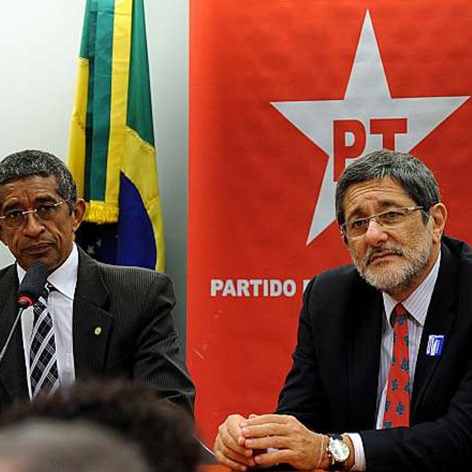 Reunião da bancada do Partido dos Trabalhadores (PT). À esquerda, líder do PT na Câmara, dep. Vicentinho (SP) e ex-presidente da Petrobras, José Sergio Gabrielli