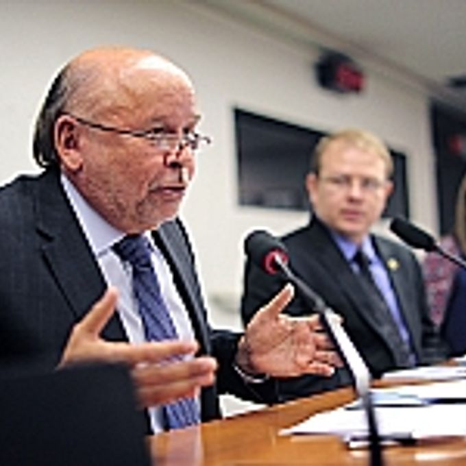 Dep. Luciano Castro (relator), dep. Luiz Carlos (presidente) e servidora