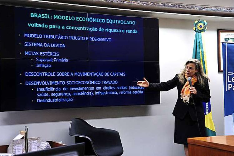 Seminário sobre “Justiça Fiscal: quem são os contribuintes brasileiros e para onde vão os recursos públicos”. Representante da Associação Auditoria Cidadã da Dívida, Maria Lucia Fattorelli