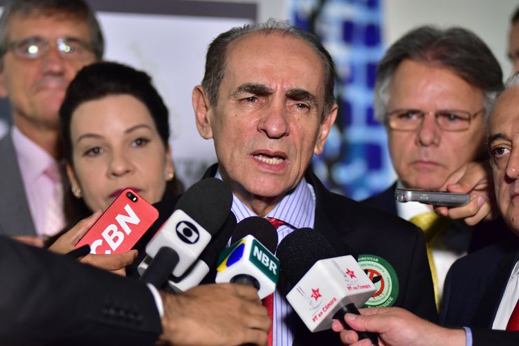 Ministro da Saúde, Marcelo Castro concede entrevista