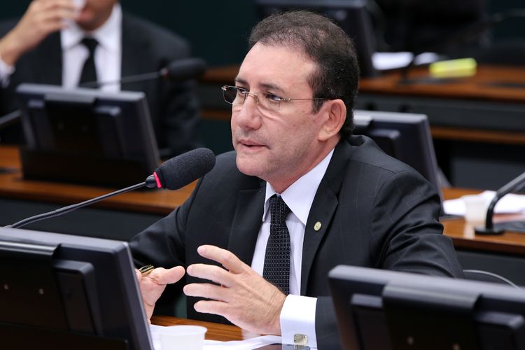 Audiência pública para oitiva do presidente da LBR Lácteos Brasil, Nelson Sampaio Bastos. Dep. Adail Carneiro (PHS-CE)