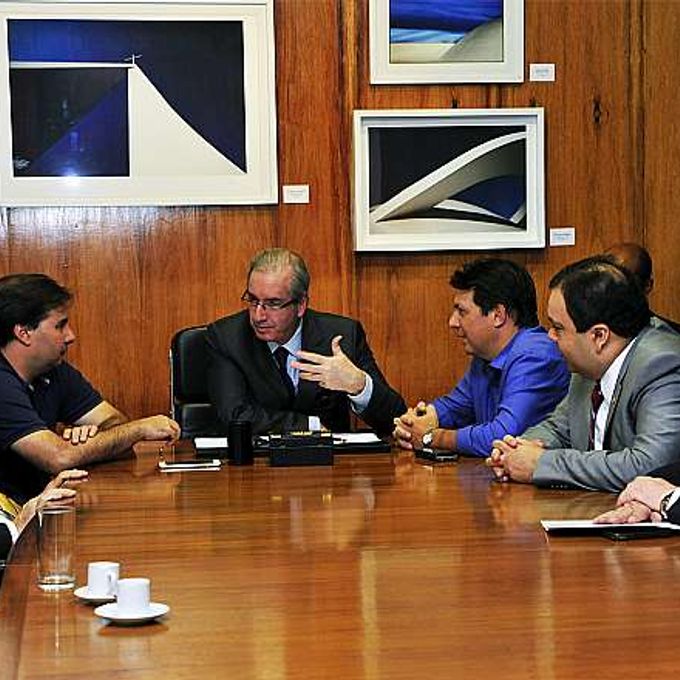 Presidente da Câmara, Eduardo Cunha (PMDB-RJ) reunido com relator da comissão especial da Reforma Política, deputado Marcelo Castro (PMDB-PI) e outros parlamentares para discutir sobre a proposta de emenda à Constituição (PEC) da reforma política