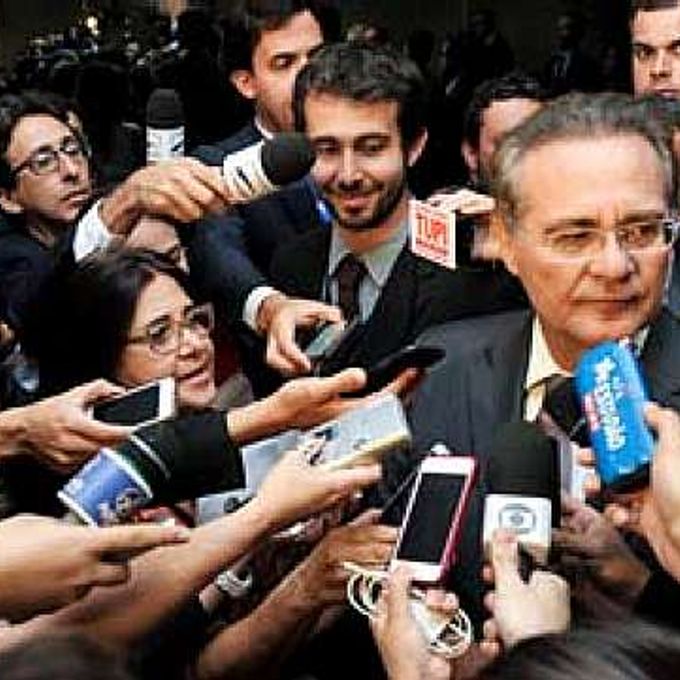 Senador Renan Calheiros anuncia devolução de MP sobre desoneração da folha de pagamentos