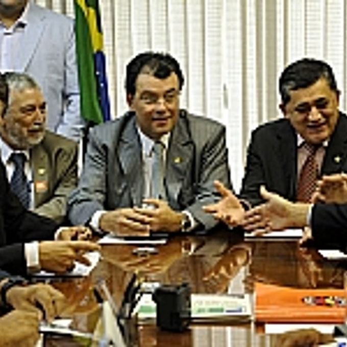 Reunião do relator da MP 595/12, a MP dos Portos, senador Eduardo Braga (PMDB-AM) com representantes de sindicatos