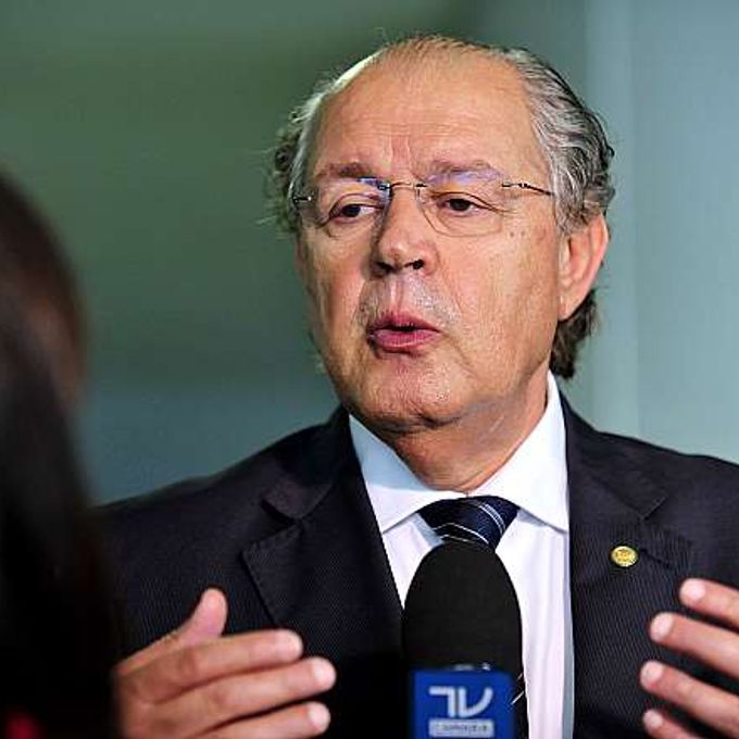 Dep. Luiz Carlos Hauly (PSDB-PR) concede entrevista