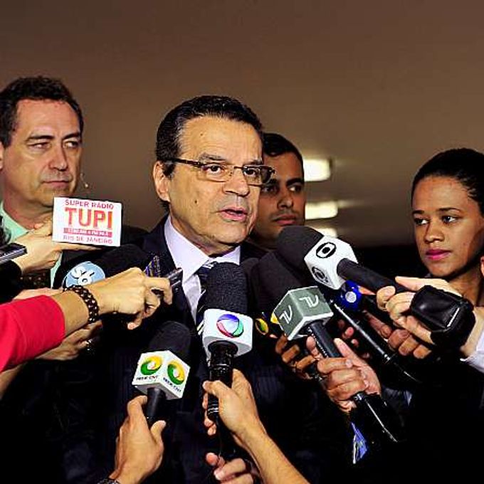 Presidente Henrique Eduardo Alves diz que a aprovação da PEC do Voto Aberto em 2º turno é uma resposta à sociedade após a votação secreta que rejeitou a cassação de Natan Donadon