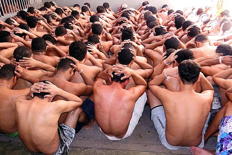 Segurança - presídio - penitenciárias detentos presos escolta sistema penal cadeias rebelião