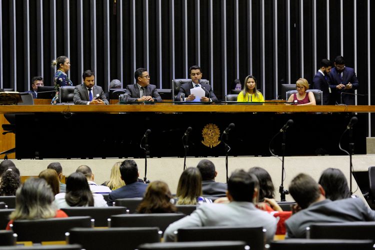 Comissão geral para debate sobre o procedimento de apuração, liberação e aplicação dos recursos referentes às parcelas calculadas de forma equivocada pelo Fundo de Manutenção e Desenvolvimento da Educação Básica e de Valorização dos Profissionais da Educação (FUNDEB-FUNDEF) nos municípios brasileiros