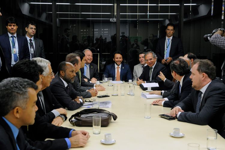 Futuro ministro da economia sr. Paulo Guedes se reúne com membros da Comissão de Orçamento