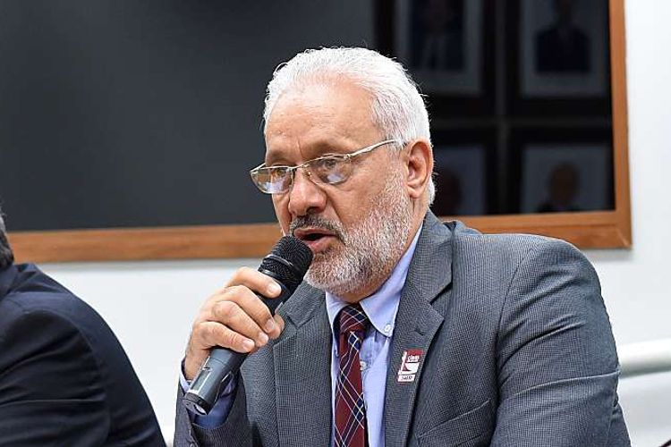 Seminário: O PLP 251/05, (Despesa com Pesssoal na Área da Saúde). Vice-presidente da União dos Municípios da Bahia (UPB), José Bonifácio Dourado