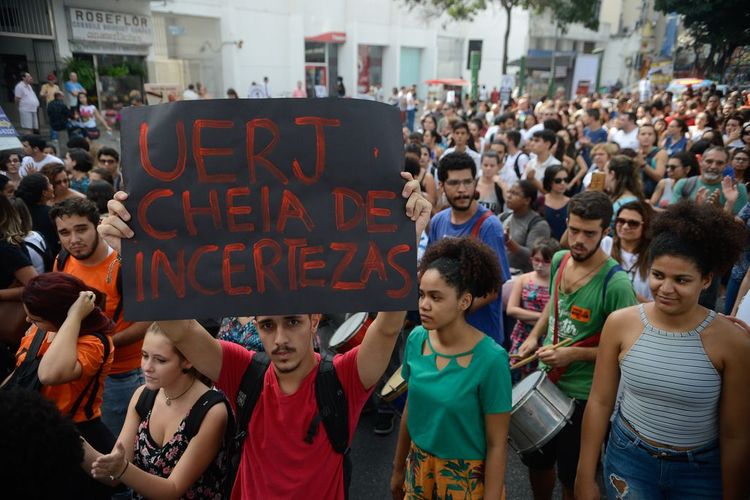 Manifestações - 2017 - protestos estudantes UERJ Rio de Janeiro recursos públicos universidades falência