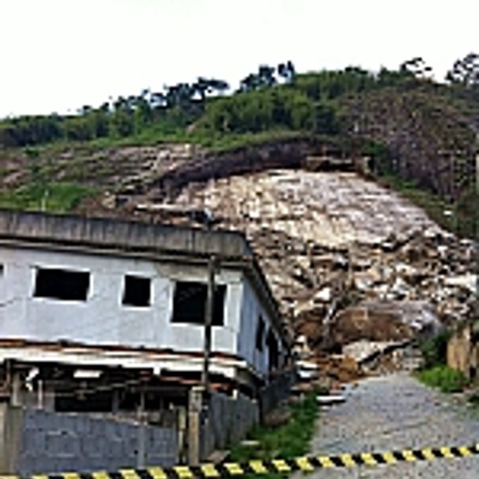 Cidades - catástrofes - Deslizamento de terra no bairro Três Irmãos em Nova Friburgo (RJ) em 2013