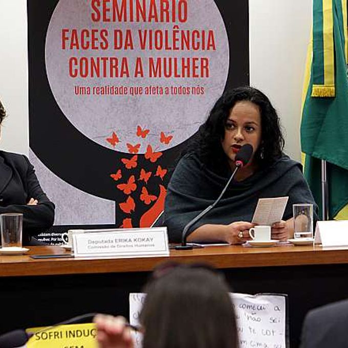 Seminário - Faces da Violência Contra a Mulher. (E) Dep. Erika Kokay (PT-DF) e Presidente da Associação Artemis, Raquel de Almeida Marques