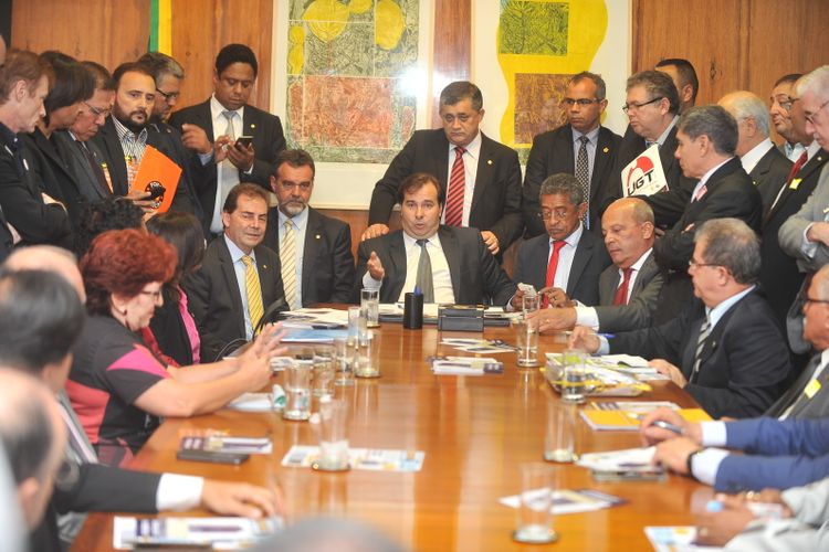 Presidente da Câmara dos Deputados Rodrigo Maia se reúne com Centrais Sindicais para discutir a reforma da previdência.
